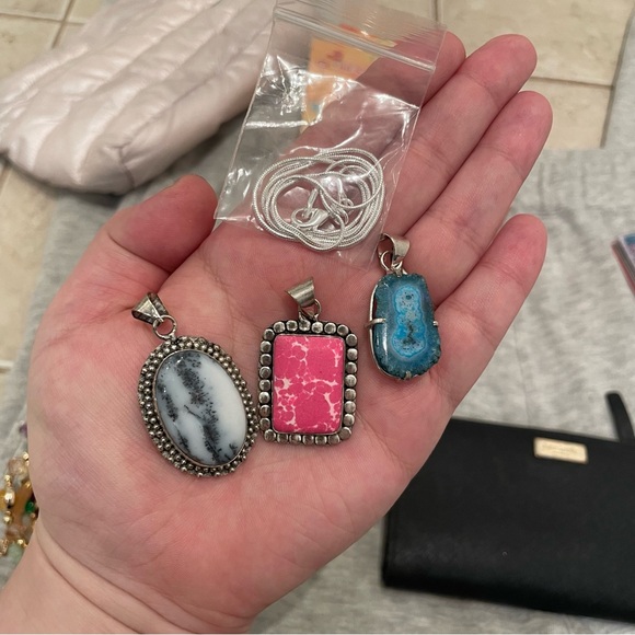 21 item LOT (#2) - @KIMSCLOSET66 SHARE SHOW 2025 HOLIDAY SPECIAL!!🎉🌏🌍🌎🎉 - Picture 7 of 17